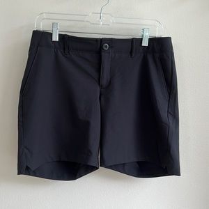 Under Armour Black Fitted Shorts - size 6